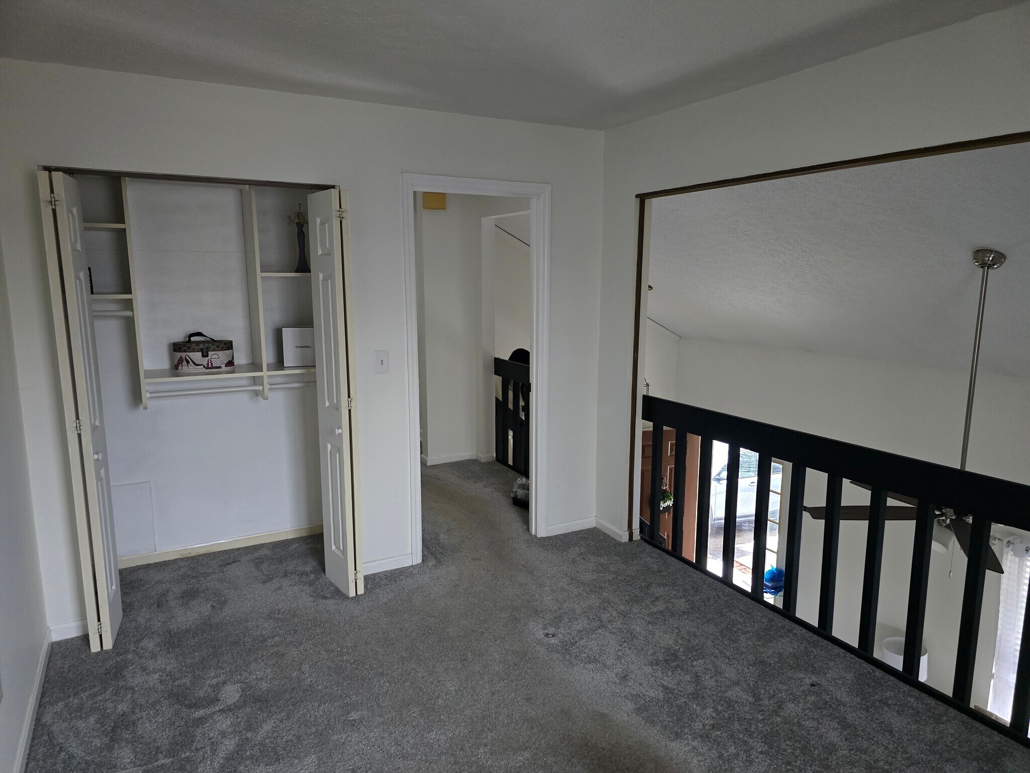 Building Photo - 2059 Foxknoll Dr