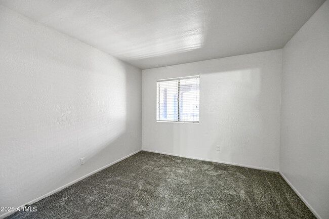 Building Photo - 16602 N 25th St