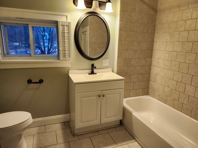 Building Photo - SHORT TERM Single Family 5 BR House in Harrisonburg Available NOW