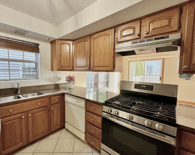 Building Photo - 1604 Estate Cir
