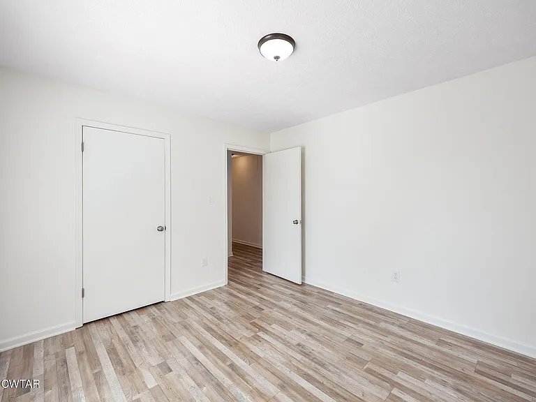 Building Photo - 52 University Cove