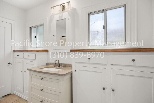 Building Photo - 107 N Mansfield Ave