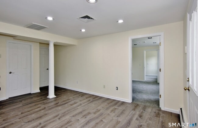 Building Photo - 821 Long Ridge Rd