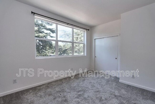 Building Photo - 396 Midstream Ln