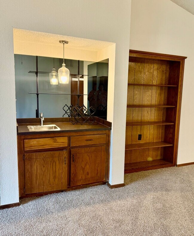 Building Photo - 3 bed, 2 bath Home in Ripple Creek in Edmond