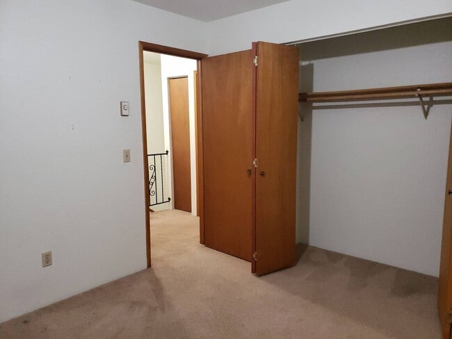 Building Photo - 2005 NE Terre View Dr