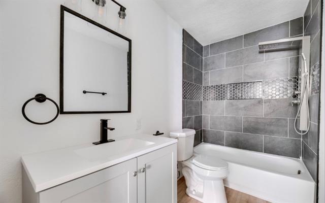 Building Photo - 324 N Lakeview Dr