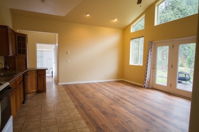 Open Living Area - 9491 Miller Creek Rd