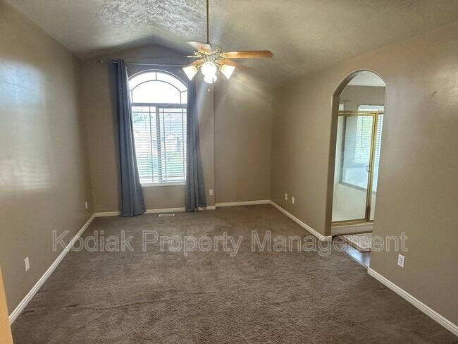 Building Photo - 1127 N 1285 W