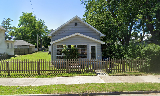 Primary Photo - 552 White St.