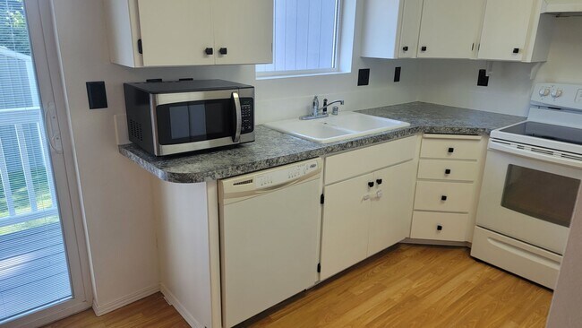 Building Photo - 4 Bedroom South Hill Home With Detached Ga...