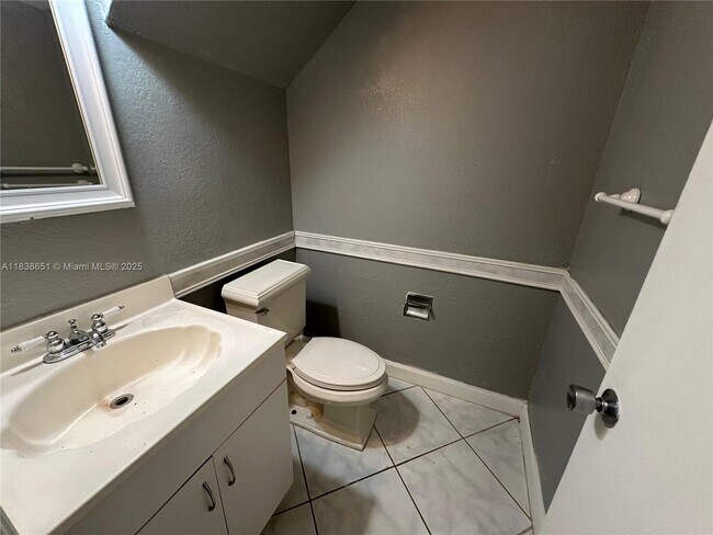 Building Photo - 8005 Lagos De Campo Blvd