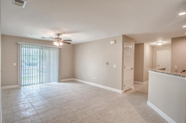 Building Photo - Beautiful One Bedroom Apartment in Fort Walton Beach!