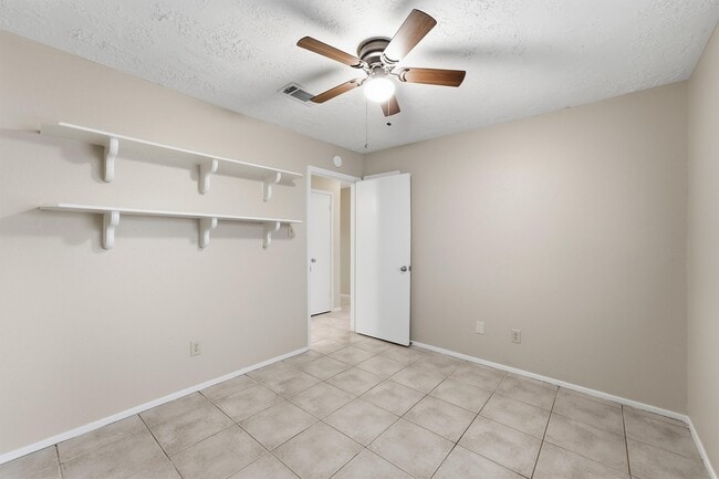 Building Photo - 7226 Thicket Trail Dr