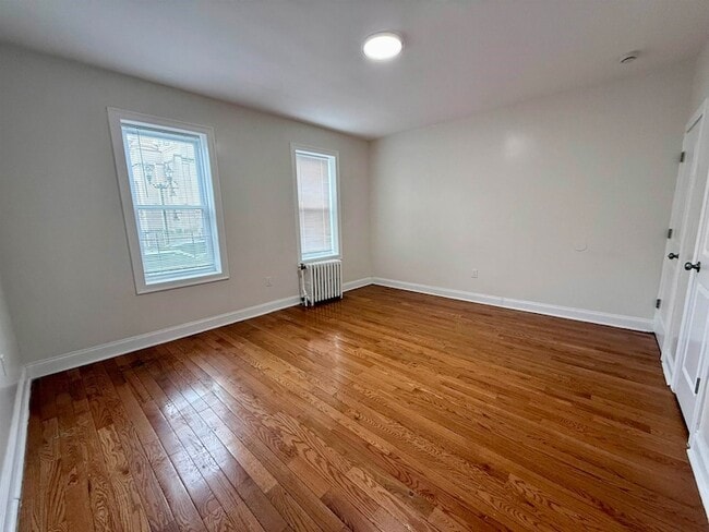 Building Photo - 546 Bergen Ave