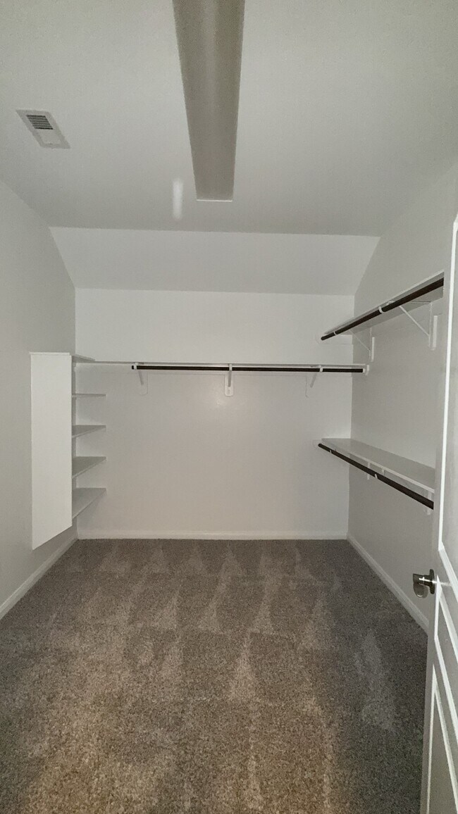 Building Photo - 22646 Triangle Ridge Dr