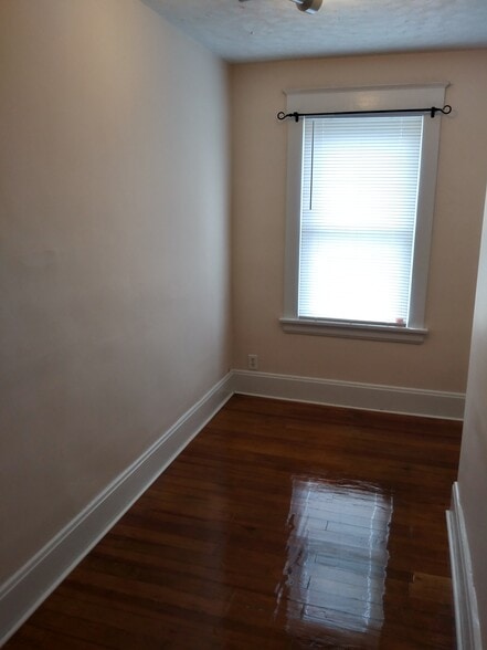 Building Photo - 807 7th Ave
