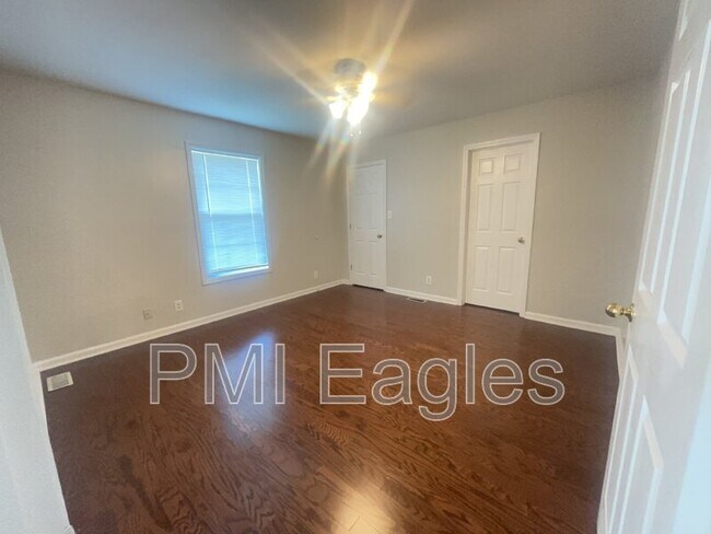 Building Photo - 102 Milard Ct