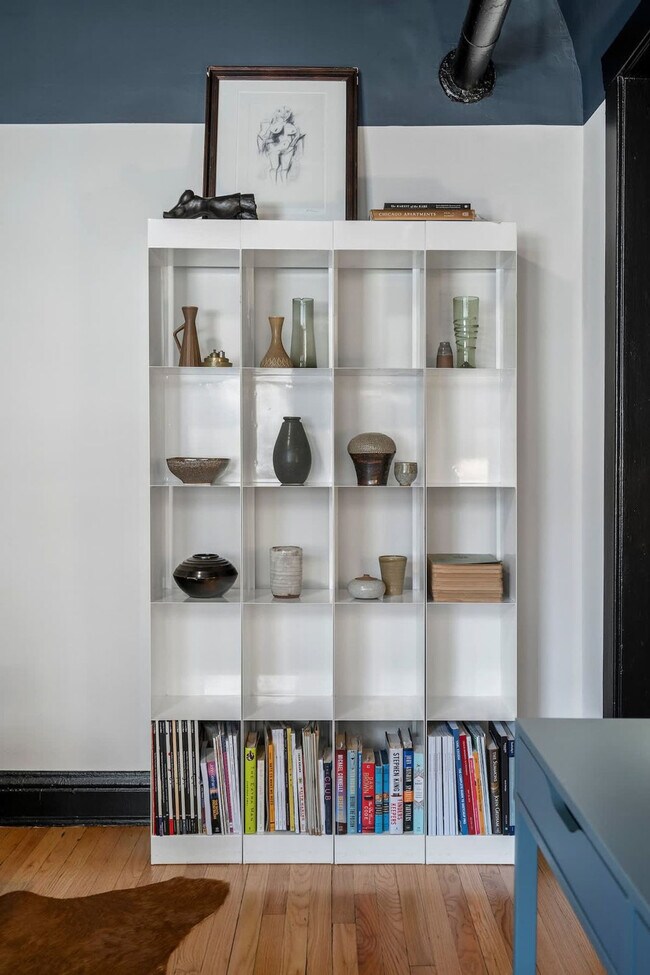 Building Photo - 1423 W Addison St