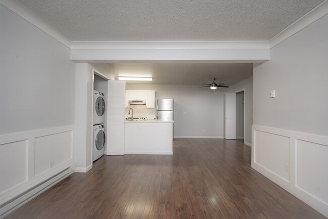 BW 2BD kitchen - Breakwater Apartments