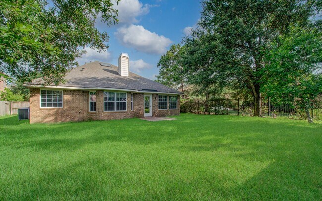 Building Photo - 18154 Williams Elm Dr