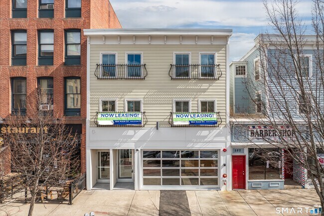 Building Photo - 584 Main St