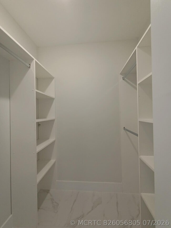 Building Photo - 7280 Amberly Ln