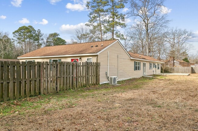 Building Photo - Updated Large Home with Private In-Law Suite Near Gloucester Main Street