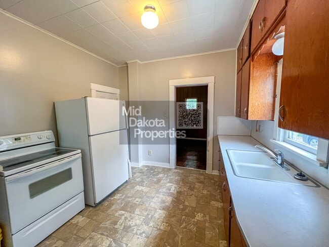 Building Photo - 413 N Iowa- 2 bedroom, 2 bathroom house