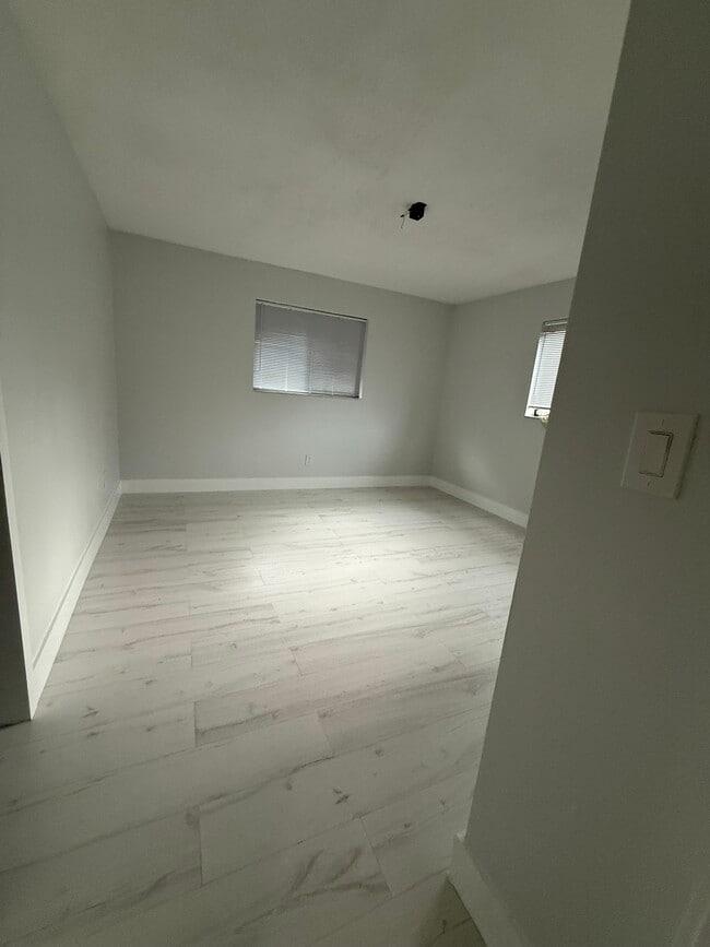 Master bedroom - 7142 SW 22nd St