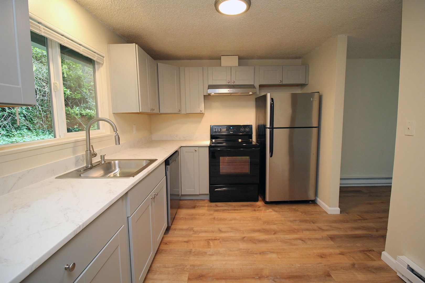 Building Photo - 5704 SW Beaverton Hillsdale Hwy