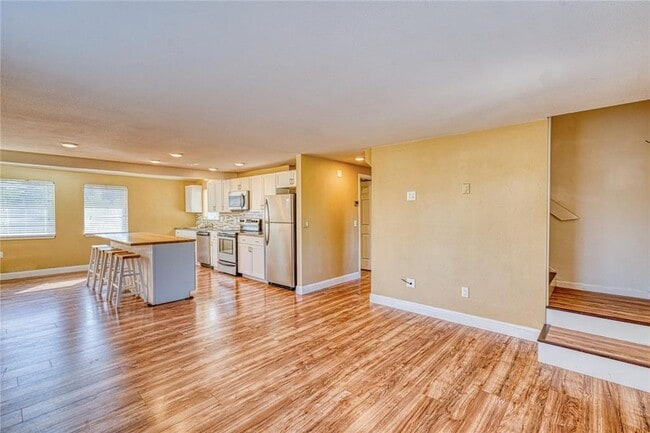 Building Photo - 296 Hartt Hill Dr