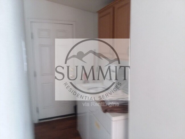 Building Photo - 1901 N Park Ave