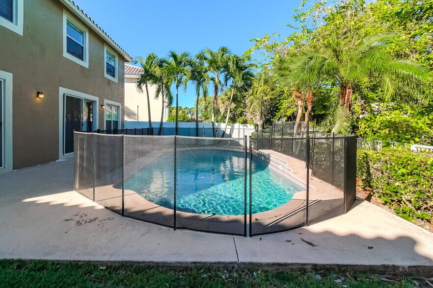 Building Photo - 5419 NW 121st Ave