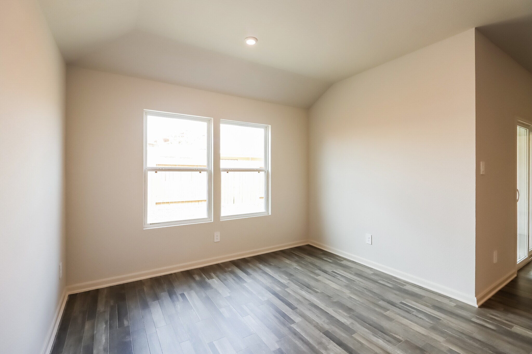 Building Photo - 5516 Fox Blf Dr