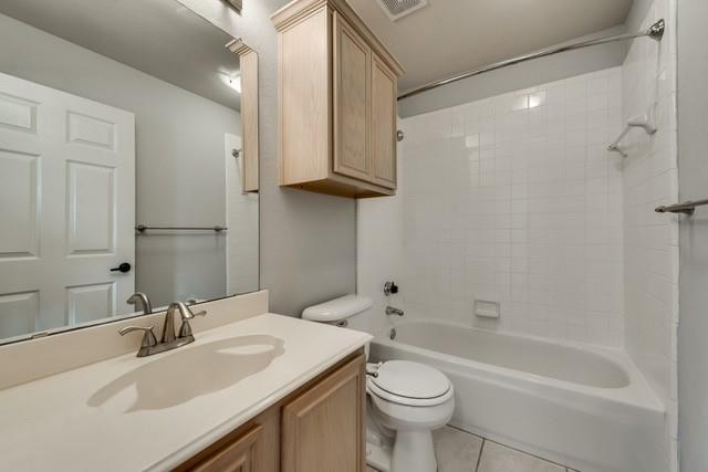Building Photo - 2323 Brookview Dr