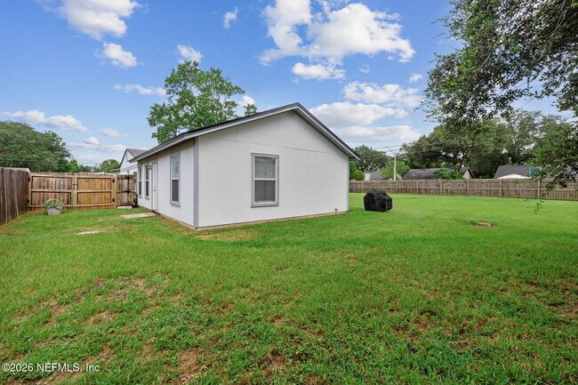 Building Photo - 7600 Pheasant Run Dr