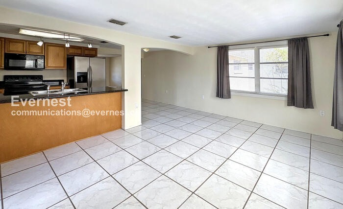 Building Photo - 5912 Della Dr