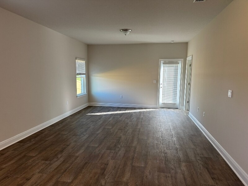 Building Photo - 13600 Shea Cir