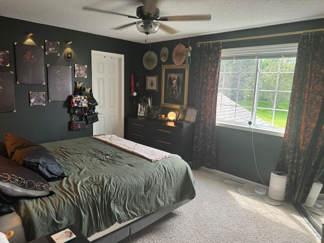 Building Photo - Updated 2 Br / 2 Ba End Unit TH w/ 2-Car G...