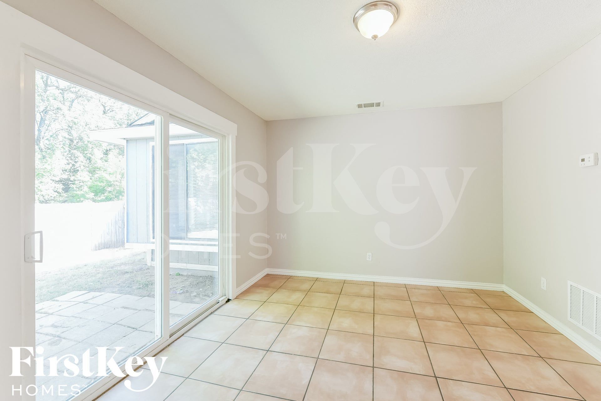 Building Photo - 529 Valley Spring Dr