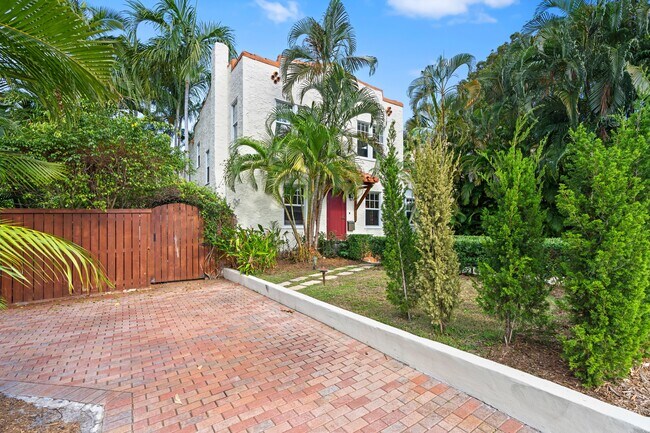 Building Photo - 727 Claremore Dr