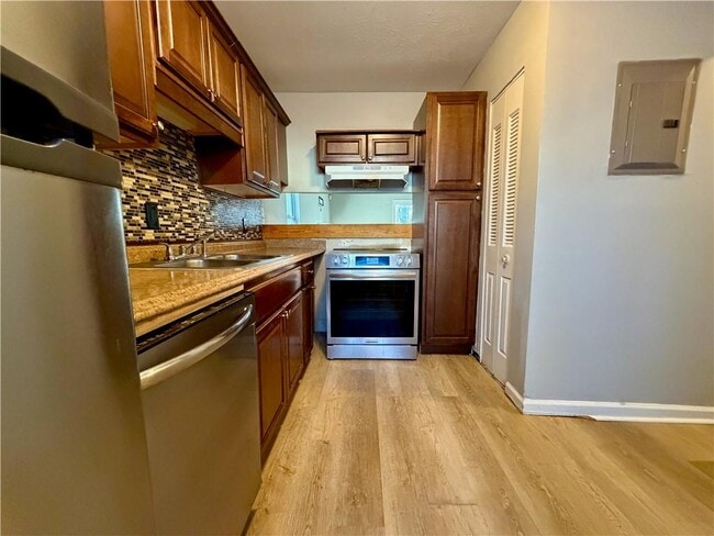 Building Photo - 1911 Shenandoah Valley Ln SE