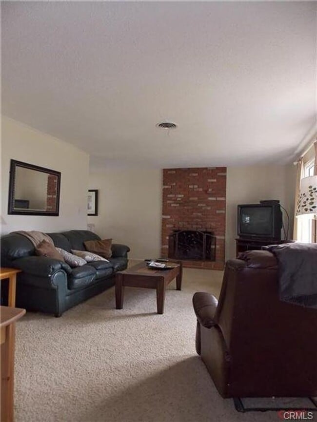 Building Photo - Off of Highland Drive close to cal poly! Approx 2000 feet to Highland Drive Cal Poly Entrance!