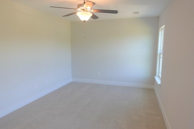 Building Photo - 160 Xander Dr