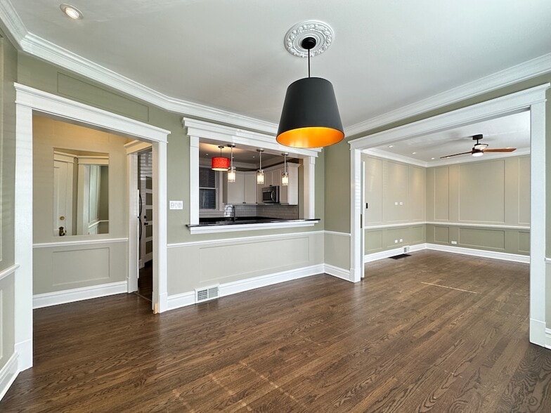 Building Photo - 1915 W Berenice Ave