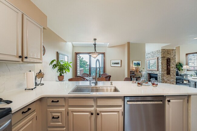 Building Photo - 776 Chimney Creek Dr