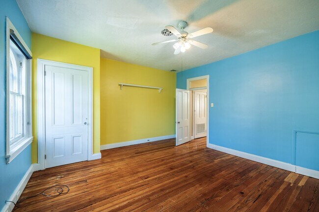 Building Photo - 206 S 43rd St