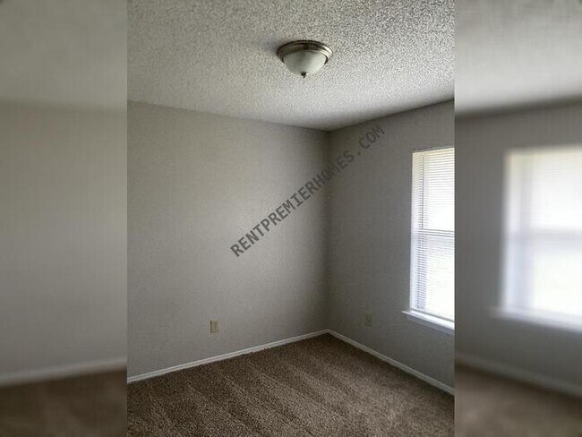 Building Photo - 104 Mesa Moor Dr