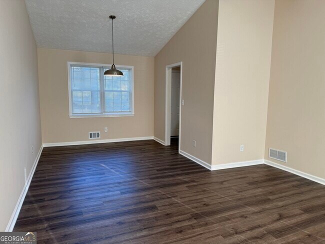 Building Photo - 10111 Settlers Grove Rd NE